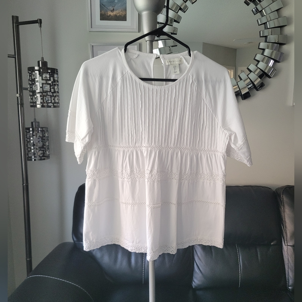Beautiful White T Shirt with Crochet Details Size Small